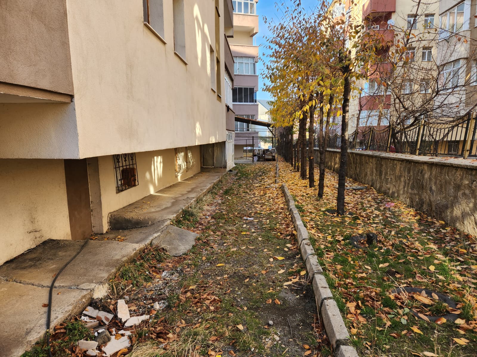 YILDIZKENT'TE BODRUM KATI 3+1 SATILIK DAİRE